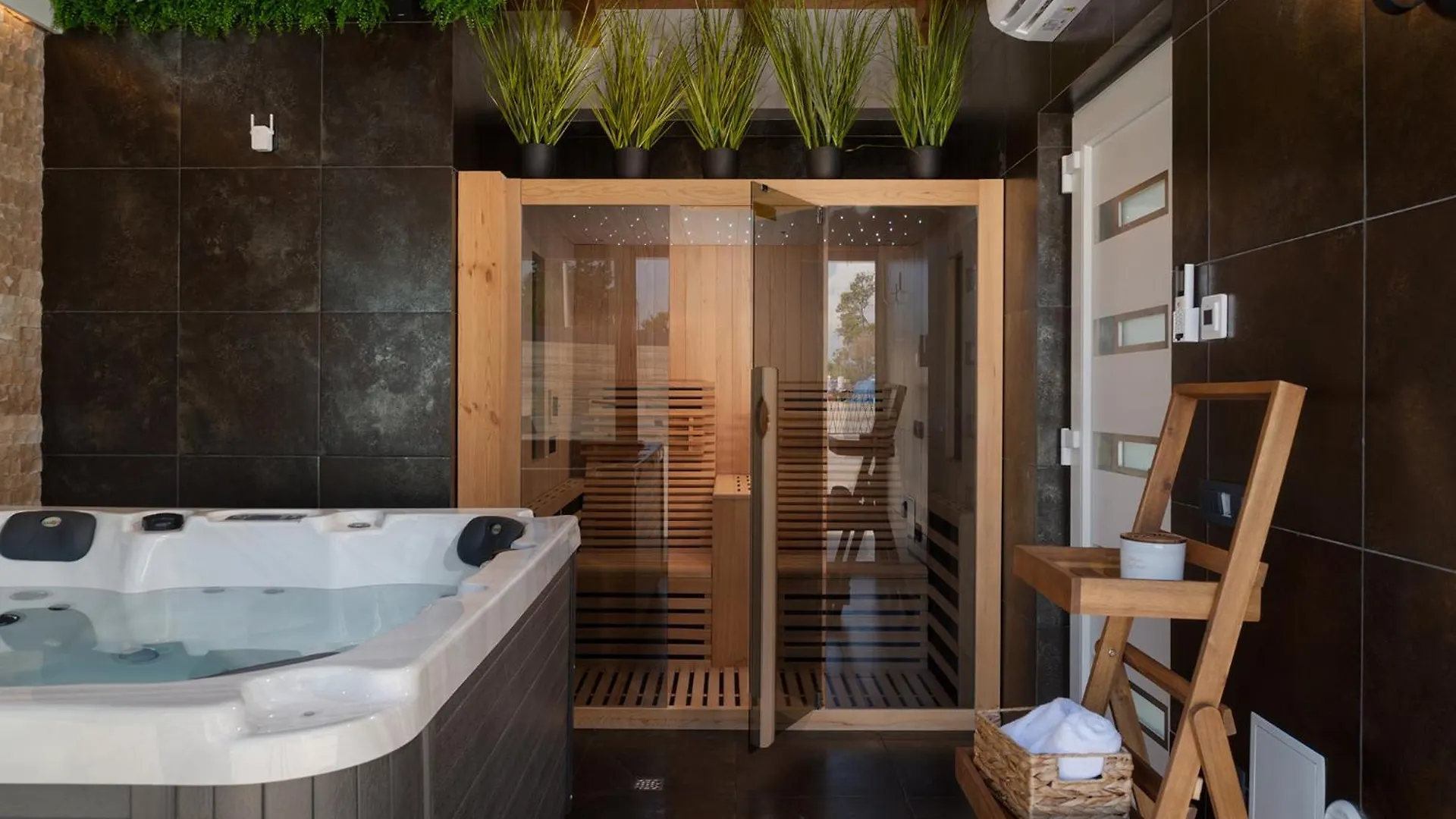 Luxury Villa Salt & Stone With Spa Area In Nin
