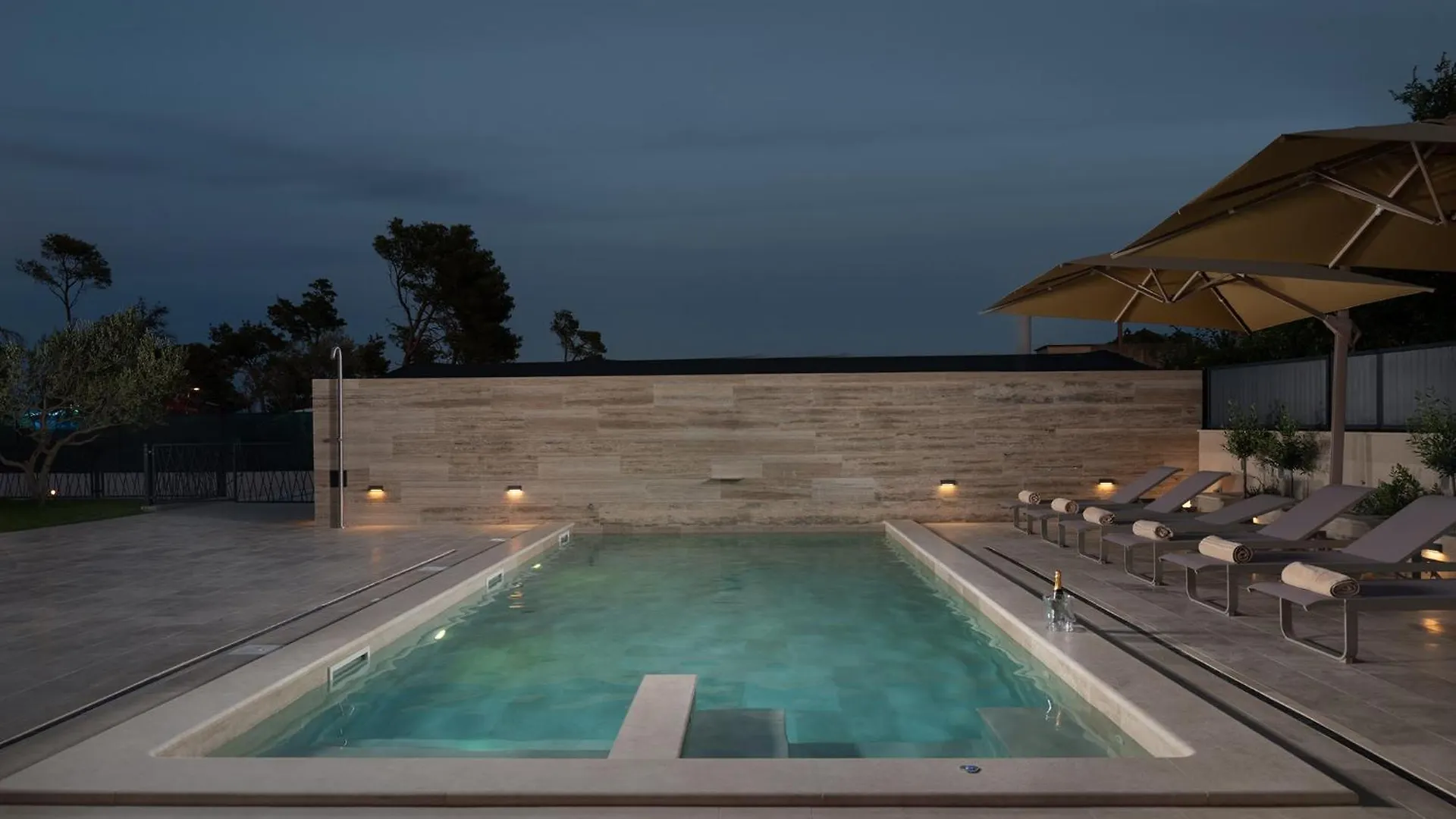 Luxury Villa Salt & Stone With Spa Area In Nin